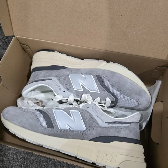 New Balance Men's Gray Sneakers - Picture 2 of 7